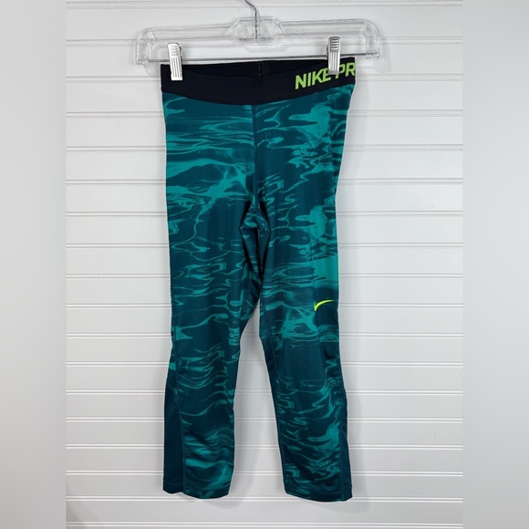 Nike Pro women’s blue & green Dri Fit cropped leggings. Size XS. - Picture 2 of 7